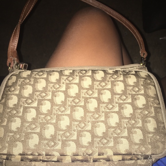 Selling a very nice brownish purse somewhat has alot of space - Picture 3 of 3